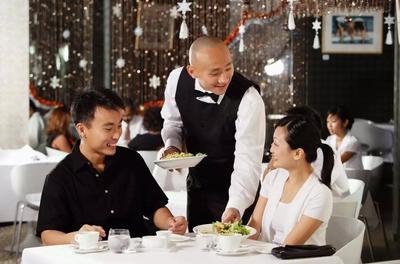 餐飲服務(wù)致勝法寶 “三輕四勤五聲六微笑十服務(wù)”，讓顧客賓至如歸